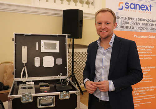 Сергей Лялин, продакт менеджер SANEXT и демо-чемодан для демонстрации возможностей системы учёта SANEXT